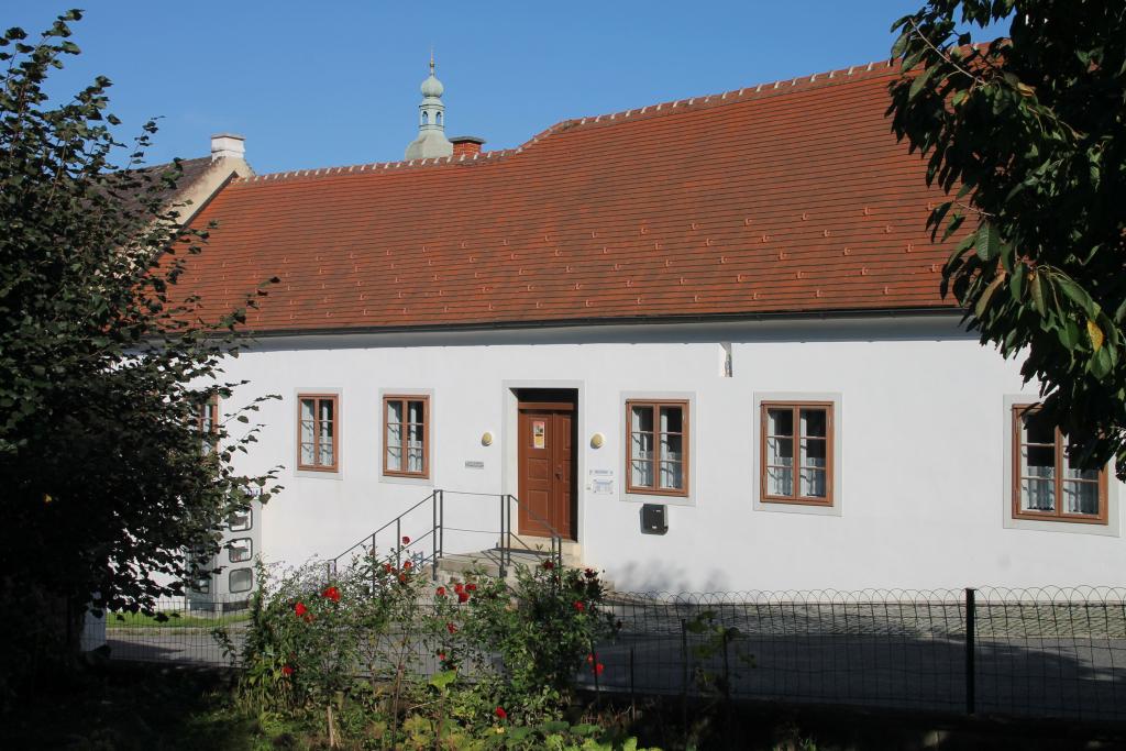 Außenansicht Bibliothek Lockenhaus